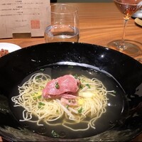 西麻布 香宮 - 香港細麺のスープスードル・和牛ロース肉・もやしと黄ニラ・山椒オイル