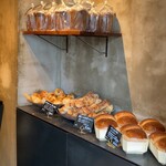 パン・デ・フィロゾフ - 内観　上段に【ショコラブリオッシュ】