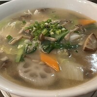 中国飯店 紫玉蘭 - ①定番ランチセット 野菜たっぷり海鮮あんかけつゆそば(デザート付き)¥1400