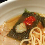 会津ラーメン 和 - ニンニクと豆板醤投下