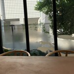 虫二 - 私の席からの眺め