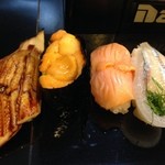 寿司新 - アナゴ、ウニ、赤貝、サヨリ。