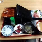 寅丸市場 - たちうお蒲焼重セット 1500円