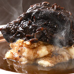 アヴォロンテ - 牛ホホ肉の赤ワイン煮込み