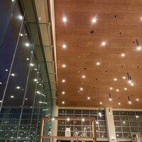 ダイニング ブルーム(軽井沢浅間プリンスホテル) - 店内　天井の高さが名物。ライトがガラスに映って星空を演出