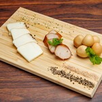 BAR OAGE - 燻製盛り合わせ3種(チーズ、ささみ、うずら玉子)