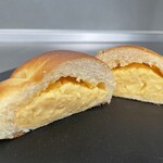 Amber Moon - クリームパン、パカっ