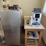 プティ・グーテ - いつの間にコーヒー置いてる