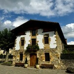 Txispa - 前田シェフの修行元である、世界トップレストラン４位のエチェバリは、徒歩５分のところに。