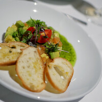 BEEF STEAK CLUB KIYO GINZA - サーモンのタルタル アボカドとサルサヴェルデ