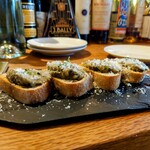 プルピエ - 真黒ナスのキャビア・ド・オーヴェルジーヌ伊熊さんバゲット