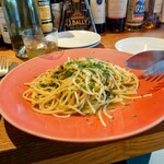 プルピエ - イタリアンパセリと青唐辛子のシンプルペペロンチーノ