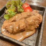 串焼き 小次郎 - ビフカツ。熱々なのにレアなのが最高！