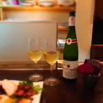 Wine Bar base - アルザス　ゲヴェルツトラミネール：800円