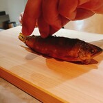 食堂いとめし - 鮎のリゾットはシェフが丁寧にカット