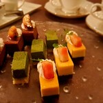 スミレオオサカ - 