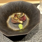 あま木 - 胡麻鯖（師崎産）の焼き霜造り、摺り山葵添え