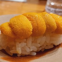 青山鮨孝 - 鮮度抜群の雲丹じゃなきゃ、こうは握れない！(^O^)