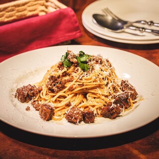 人気のボロネーゼはお肉を2種部位使ったシェフこだわりの逸品