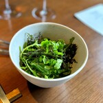 Txispa - カラシ菜などのサラダ。
      塩、オリーブオイル、酢のシンプルドレッシングは大好きですね。