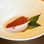 Txispa - 苺のアイスの上に、自家製パプリカパウダー的なものを掛けて。
      ピマン・デスペレットで有名なバスクならでは。