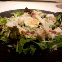 ラ ポルト - 3種のチーズとクルミのサラダ