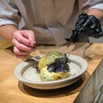 温石 - 随分前に炭に埋められていた折戸茄子を、アッチッチと向いていきます