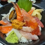 天然海水いけす海陽亭 - 特選海鮮丼¥2,860