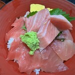 天然海水いけす海陽亭 - 欲張りまぐろ三昧丼¥3,300