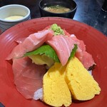 天然海水いけす海陽亭 - 欲張りまぐろ三昧丼¥3,300