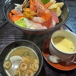 天然海水いけす海陽亭 - 特選海鮮丼¥2,860