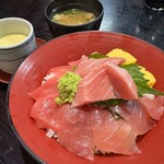 天然海水いけす海陽亭 - 欲張りまぐろ三昧丼¥3,300