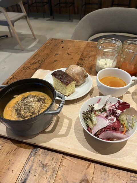 café dining TAMAKIYA | パートフィローキッシュのサラダ