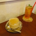 Number 2 - ちょっと濃いめのカフェオレ、ローズヒップピーチティー
