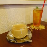 Number 2 - ちょっと濃いめのカフェオレ、ローズヒップピーチティー