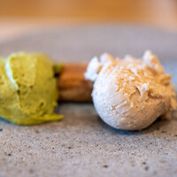 La Stalla - 2024.9 シチリア産ピスタチオとピエモンテ産ヘーゼルナッツのティラミス仕立て（ピスタチオとマルサラ酒のザバイオーネ、ヘーゼルナッツとマルサラ酒のザバイオーネ、余った卵白で作ったビスコッティ・サヴォイアルディにヴァローナ社のチョコレートとエスプレッソ）