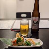 泳ぎとらふぐ活蟹料理 あじ平 曽根崎 - 先付け (白身魚のあられ揚げ&穴子揚げ浸し) 赤コンニャクが珍しかった！