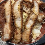 明治亭 - ソースかつ丼 断面アップ