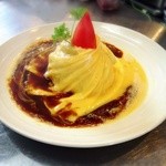 konkitchen - ドレープ状の玉子を美しく纏わせた芸術的な“プリンセス オムライス”