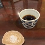 green glass - 薬味なしの辛口の辛汁。塩ももちろん出ます。これも良き。