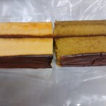 松井老舗 - お買い上げ品(左がプレーン、右が抹茶。オレンジはプレーンと見た目同じなので写真省略)