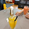 パラボラチョ・カフェ - 左側マンゴースムージーS￥1000、右側がグワバージュース￥850、下側がパッションフルーツジュース￥750　皆の濃厚で美味しかったと大絶賛。青島神社参拝後には最適かも！