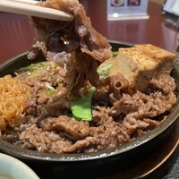 荒井屋 万國橋店 - 牛肉は柔らか…