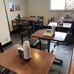 はこだてラーメン 函館家 - 店内テーブル席