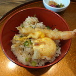 旬彩 天ぷら 心来(しんら） - 〆の御飯に、半熟玉子 150円（税別）の天ぷらを載せて「海老かき揚小丼」に変更して頂くのがお勧めです。