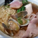 メヂカそば 吟魚 - あさりの粒もでかい！