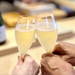 すしやのたい悟 - ノンアルコールスパークリングワインで乾杯