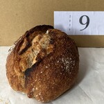 人舟 - 全粒粉100% 320円／小麦、酵母、蜂蜜、塩