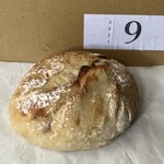 人舟 - カルダモン酵母マロングラッセいちじく 420円／小麦、酵母、米粉、マロングラッセ、いちじく、くるみ、きび砂糖、塩