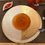 上海湯包小館 - スープが提供された。